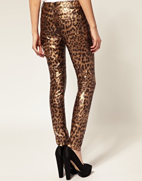 Jegging léopard doré à effet mouillé. Les mots sont impuissants.