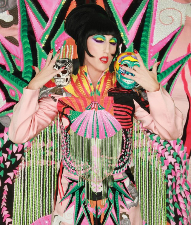 Rossy de Palma par Álvaro Villarrubia. Merci la gueuse, tu es un laideron mais tu es bien stylée.